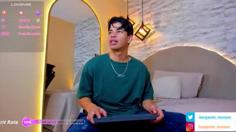 Snapshot of benjamin_more chatting on 6, 10, 2025 BENJAMIN online show from 6, 10, 2025