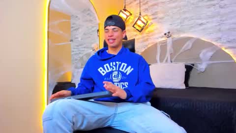 Snapshot of benjamin_more chatting on 23, 10, 2025 BENJAMIN online show from 23, 10, 2025