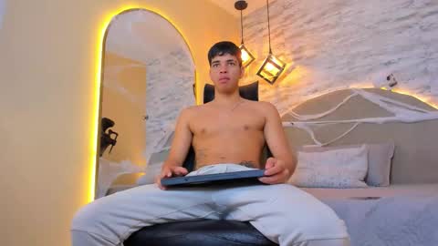 Snapshot of benjamin_more chatting on 2, 11, 2025 BENJAMIN online show from 2, 11, 2025