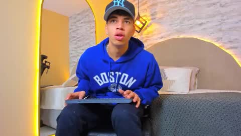 Snapshot of benjamin_more chatting on 4, 11, 2025 BENJAMIN online show from 4, 11, 2025