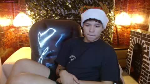 Snapshot of benjamintwink1 chatting on 17, 12, 2024 BENJAMIN online show from 17, 12, 2024