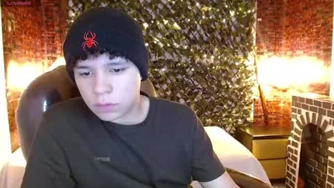 Snapshot of benjamintwink1 chatting on 23, 12, 2024 BENJAMIN online show from 23, 12, 2024