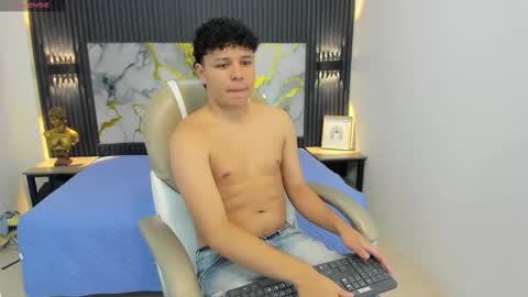 Snapshot of benjamintwink1 chatting on 29, 9, 2025 BENJAMIN online show from 29, 9, 2025