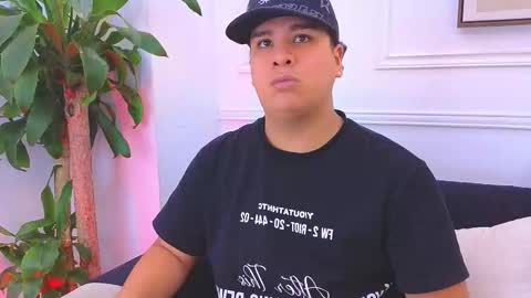 Snapshot of bennett_alejoo chatting on 4, 3, 2026 bennett_alejoo online show from 4, 3, 2026