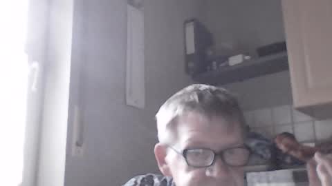 Snapshot of bernie6004 chatting on 10, 7, 2026 bernie6004 online show from 10, 7, 2026