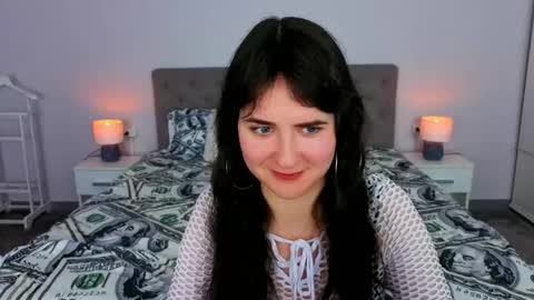 Snapshot of berrydiva chatting on 8, 5, 2026 Violette online show from 8, 5, 2026