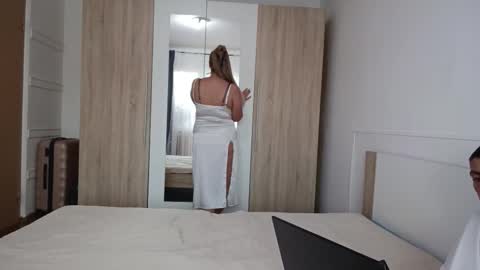 Alex and Victoria online show from 28, 9, 2025