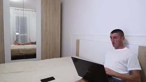 Alex and Victoria online show from 6, 10, 2025