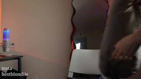 Chloe Next stream on Friday online show from 10, 1, 2025