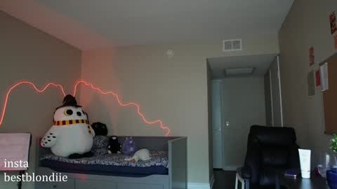 Chloe Next stream on Friday online show from 17, 1, 2025