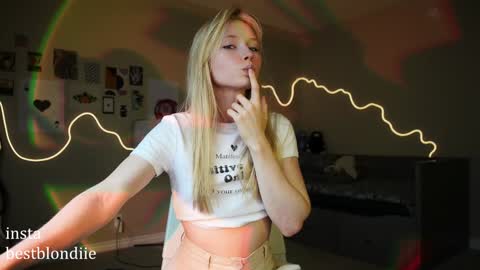 Chloe Next stream on Friday online show from 26, 1, 2025