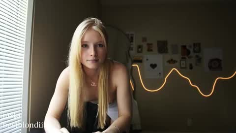 Chloe Next stream on Friday online show from 3, 3, 2025