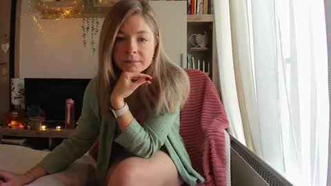 Snapshot of bestgirl_ofthe_neighborhood chatting on 7, 1, 2026 Vicky online show from 7, 1, 2026