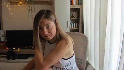 Snapshot of bestgirl_ofthe_neighborhood chatting on 3, 3, 2026 Vicky online show from 3, 3, 2026