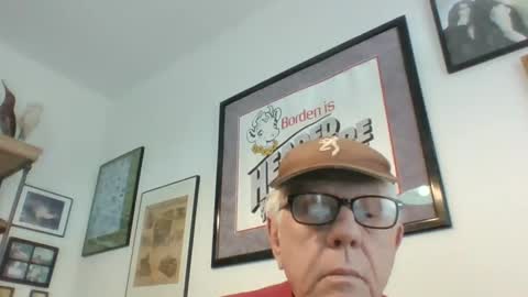 Snapshot of bestshot1951 chatting on 9, 12, 2024 bestshot1951 online show from 9, 12, 2024