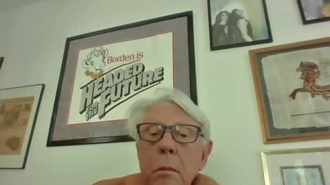 Snapshot of bestshot1951 chatting on 6, 10, 2025 bestshot1951 online show from 6, 10, 2025