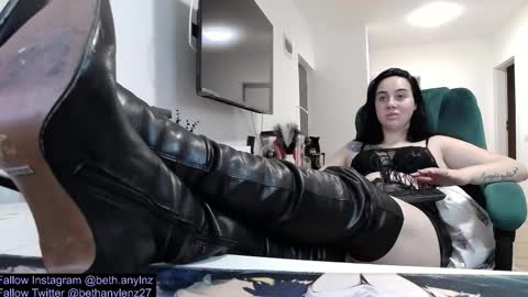 bethanylenz2 online show from 4, 11, 2025