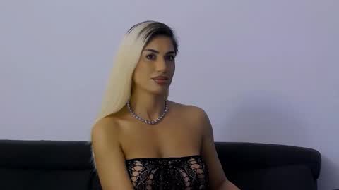 bethierusse online show from 13, 10, 2025