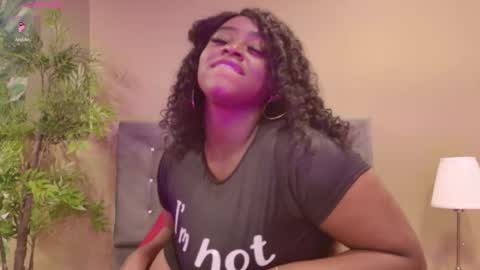 Snapshot of betsybennet chatting on 28, 10, 2025 BETSY online show from 28, 10, 2025