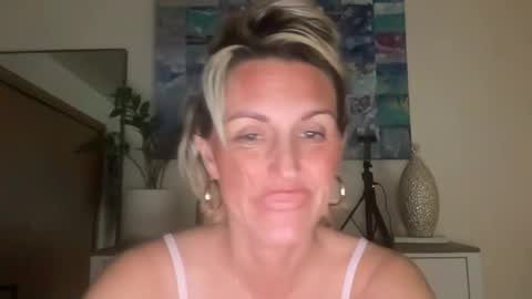 Snapshot of betterconvobesttime chatting on 25, 11, 2025 Best Time and Even better Convo online show from 25, 11, 2025