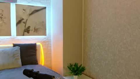 Snapshot of bettyrouse chatting on 12, 4, 2026 Betty online show from 12, 4, 2026