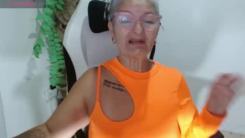 Snapshot of bety_cum3 chatting on 19, 4, 2026 bibiana online show from 19, 4, 2026