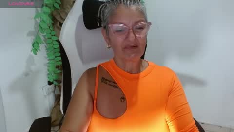 Snapshot of bety_cum3 chatting on 19, 4, 2026 bibiana online show from 19, 4, 2026