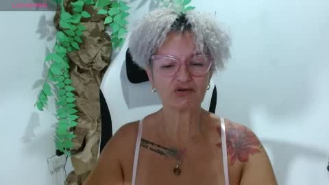 Snapshot of bety_cum3 chatting on 22, 4, 2026 bibiana online show from 22, 4, 2026
