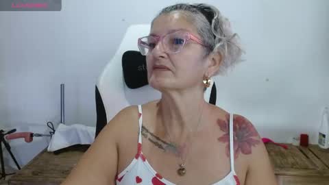 Snapshot of bety_cum3 chatting on 28, 4, 2026 bibiana online show from 28, 4, 2026