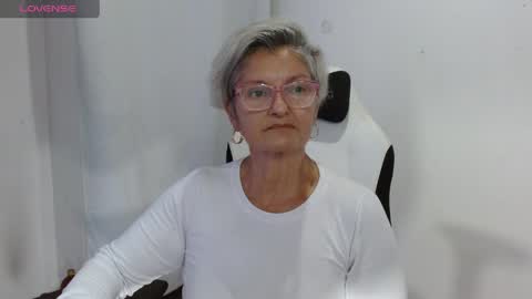 Snapshot of bety_cum3 chatting on 3, 5, 2026 bibiana online show from 3, 5, 2026