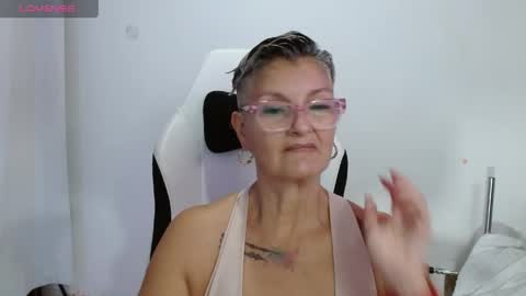Snapshot of bety_cum3 chatting on 8, 5, 2026 bibiana online show from 8, 5, 2026