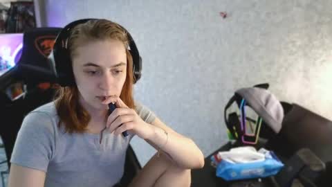 Snapshot of beverly_yay chatting on 23, 4, 2026 beverly_yay online show from 23, 4, 2026