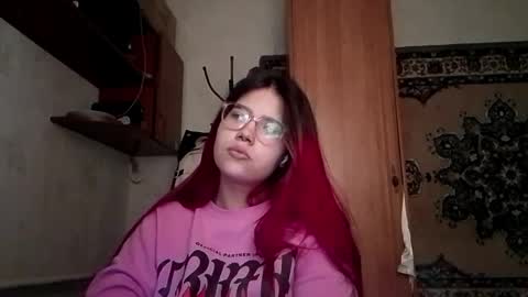 Snapshot of beverlytraver chatting on 22, 4, 2026 Mia online show from 22, 4, 2026