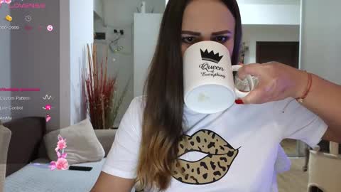 Snapshot of beyoncedoll chatting on 13, 12, 2025 BeyonceDoll Twitter DollBeyonce online show from 13, 12, 2025