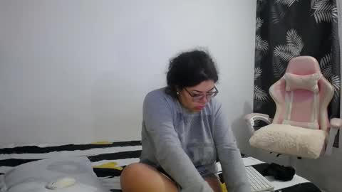 Bianca Tuesday to Sunday from 2am to 6am UTC-5 online show from 11, 2, 2026