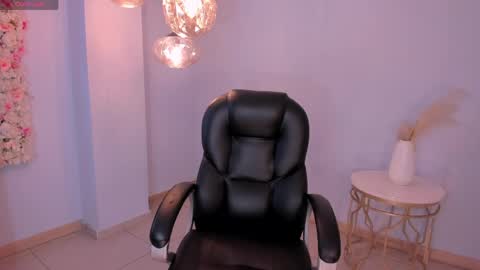 Snapshot of biancapierce_ chatting on 4, 4, 2026 Bianca Pierce online show from 4, 4, 2026