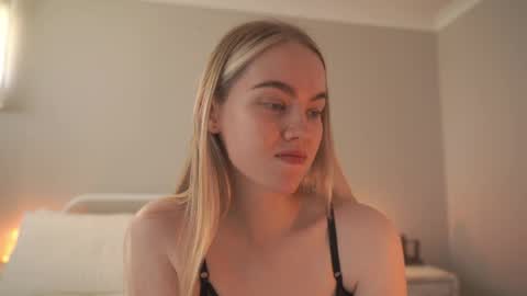 Snapshot of bibi_it_is chatting on 4, 4, 2026 Bibi online show from 4, 4, 2026