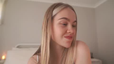 Snapshot of bibi_it_is chatting on 7, 4, 2026 Bibi online show from 7, 4, 2026