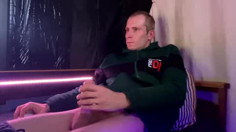 Snapshot of big_hairy_cock_is_horny chatting on 21, 11, 2025 big_hairy_cock_is_horny online show from 21, 11, 2025