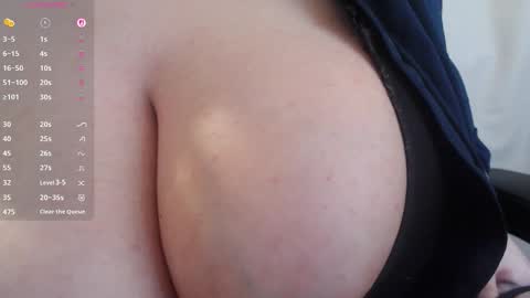 Snapshot of bigbittiesandfun chatting on 27, 10, 2025 bigbittiesandfun online show from 27, 10, 2025