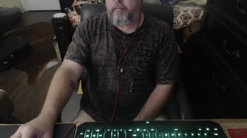 Snapshot of bighugmugg chatting on 12, 10, 2025 bighugmugg online show from 12, 10, 2025