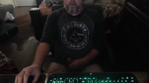 Snapshot of bighugmugg chatting on 31, 10, 2025 bighugmugg online show from 31, 10, 2025