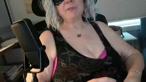 Snapshot of bigmarisella chatting on 3, 2, 2026 Big Mari online show from 3, 2, 2026