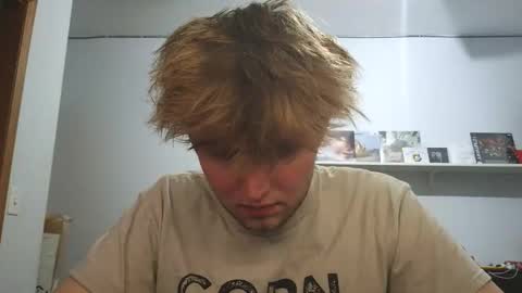 Snapshot of bigskinnyboyshh chatting on 23, 4, 2026 bigskinnyboyshh online show from 23, 4, 2026