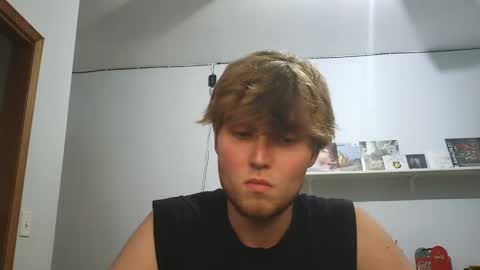 Snapshot of bigskinnyboyshh chatting on 27, 4, 2026 bigskinnyboyshh online show from 27, 4, 2026