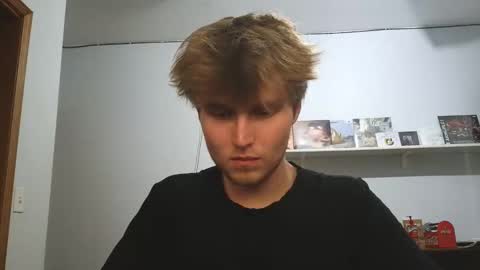 Snapshot of bigskinnyboyshh chatting on 26, 5, 2026 bigskinnyboyshh online show from 26, 5, 2026