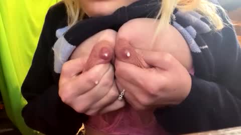 Snapshot of bigtits133 chatting on 2, 3, 2026 bigtits133 online show from 2, 3, 2026