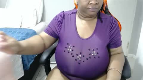 Snapshot of bigtitshornygirlxxx chatting on 14, 12, 2025 Lona online show from 14, 12, 2025