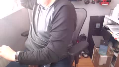 Snapshot of bigtone2_1968 chatting on 16, 4, 2026 bigtone2_1968 online show from 16, 4, 2026