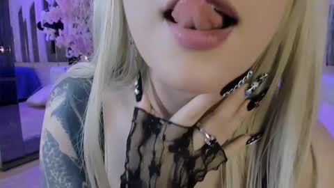 Snapshot of biizzy_noar chatting on 11, 11, 2025 Biizzy online show from 11, 11, 2025